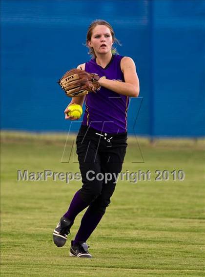 Thumbnail 2 in Needville vs La Grange (Texas 3A Region IV Regional Final)  photogallery.
