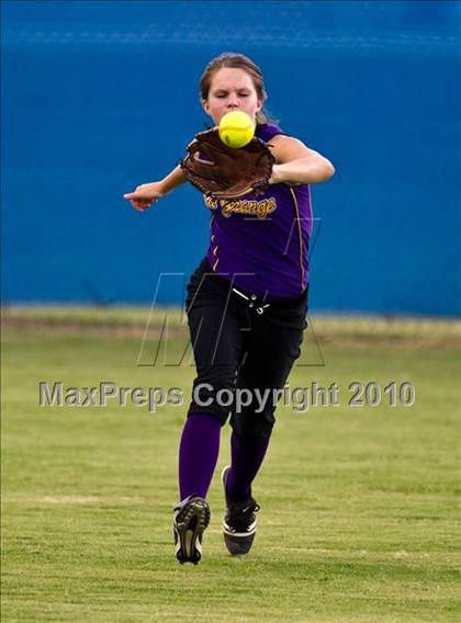 Thumbnail 1 in Needville vs La Grange (Texas 3A Region IV Regional Final)  photogallery.