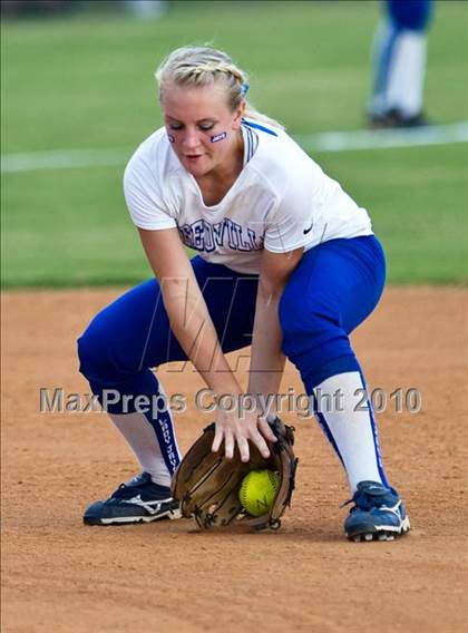 Thumbnail 3 in Needville vs La Grange (Texas 3A Region IV Regional Final)  photogallery.