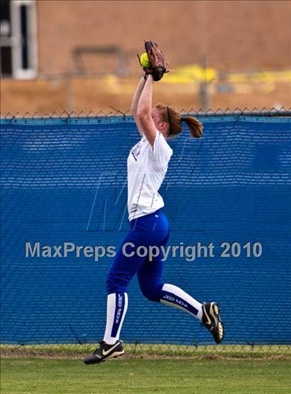 Thumbnail 3 in Needville vs La Grange (Texas 3A Region IV Regional Final)  photogallery.