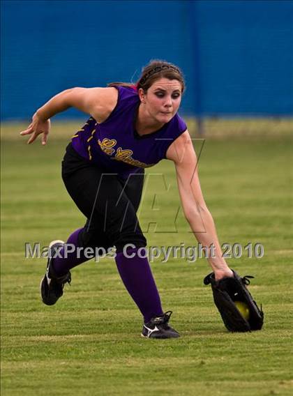 Thumbnail 2 in Needville vs La Grange (Texas 3A Region IV Regional Final)  photogallery.