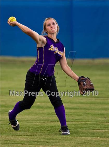 Thumbnail 2 in Needville vs La Grange (Texas 3A Region IV Regional Final)  photogallery.