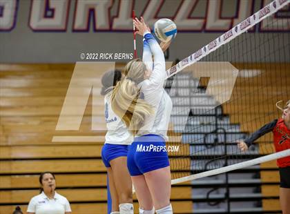 Thumbnail 2 in Grand Oaks vs Caney Creek photogallery.