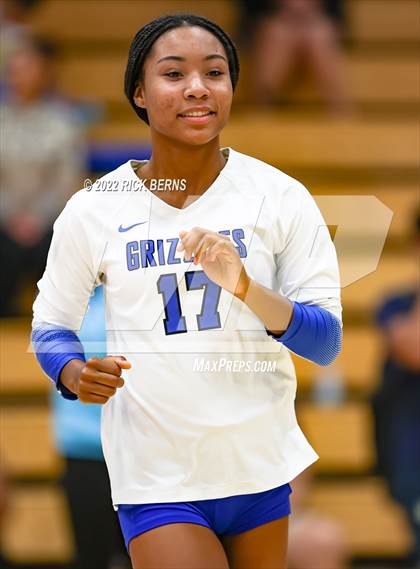 Thumbnail 2 in Grand Oaks vs Caney Creek photogallery.