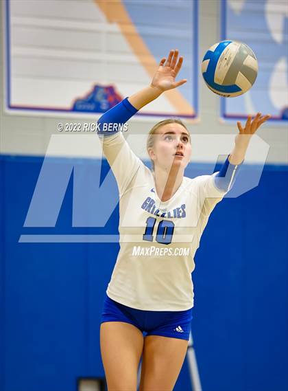 Thumbnail 1 in Grand Oaks vs Caney Creek photogallery.