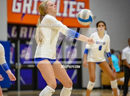 Thumbnail 2 in Grand Oaks vs Caney Creek photogallery.