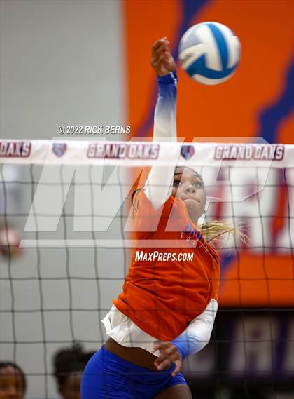 Thumbnail 1 in Grand Oaks vs Caney Creek photogallery.