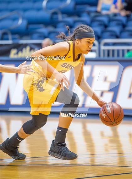 Thumbnail 2 in Mission Hills vs. Serra (CIF SDS D1 Finals) photogallery.