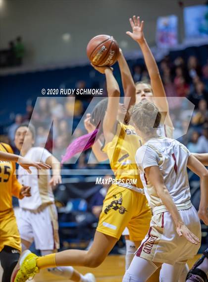 Thumbnail 1 in Mission Hills vs. Serra (CIF SDS D1 Finals) photogallery.