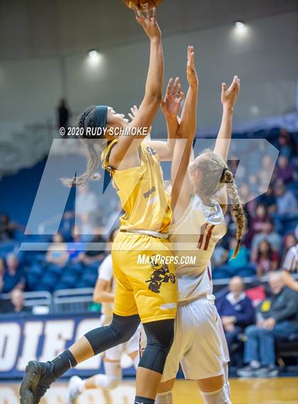 Thumbnail 2 in Mission Hills vs. Serra (CIF SDS D1 Finals) photogallery.