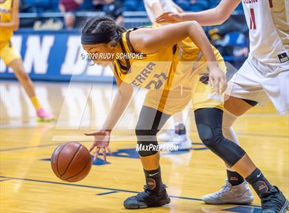 Thumbnail 1 in Mission Hills vs. Serra (CIF SDS D1 Finals) photogallery.
