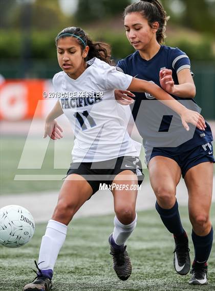 Thumbnail 2 in Flintridge Prep vs. Pacifica (CIF SS D3 Final) photogallery.