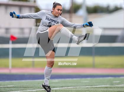 Thumbnail 1 in Flintridge Prep vs. Pacifica (CIF SS D3 Final) photogallery.