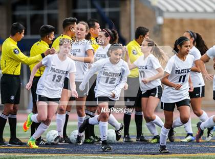 Thumbnail 3 in Flintridge Prep vs. Pacifica (CIF SS D3 Final) photogallery.