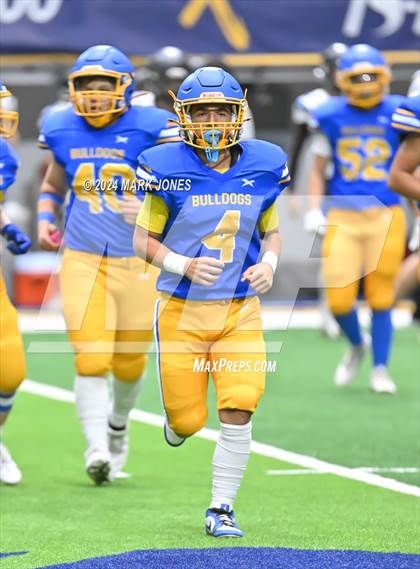 Thumbnail 3 in Kingman vs. Kingman Academy (Kick-Off Classic) photogallery.