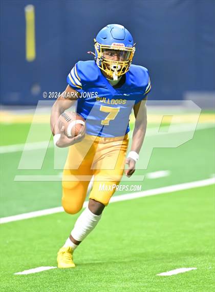 Thumbnail 1 in Kingman vs. Kingman Academy (Kick-Off Classic) photogallery.