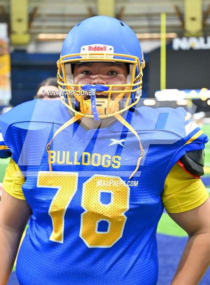 Thumbnail 3 in Kingman vs. Kingman Academy (Kick-Off Classic) photogallery.