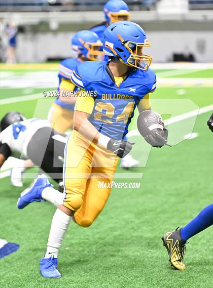 Thumbnail 3 in Kingman vs. Kingman Academy (Kick-Off Classic) photogallery.