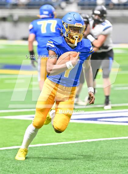 Thumbnail 2 in Kingman vs. Kingman Academy (Kick-Off Classic) photogallery.