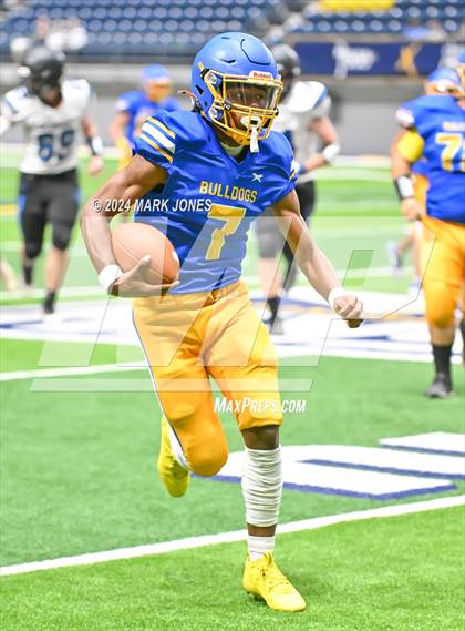 Thumbnail 1 in Kingman vs. Kingman Academy (Kick-Off Classic) photogallery.