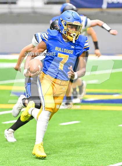 Thumbnail 3 in Kingman vs. Kingman Academy (Kick-Off Classic) photogallery.