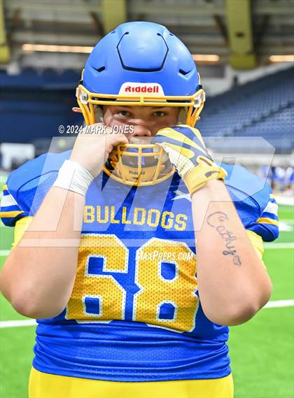 Thumbnail 1 in Kingman vs. Kingman Academy (Kick-Off Classic) photogallery.