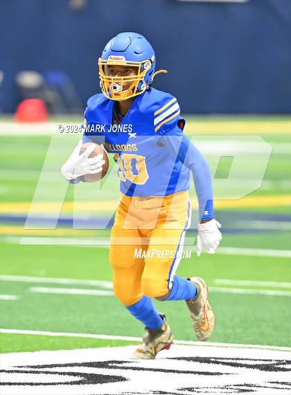 Thumbnail 3 in Kingman vs. Kingman Academy (Kick-Off Classic) photogallery.