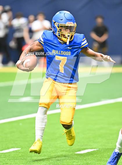 Thumbnail 3 in Kingman vs. Kingman Academy (Kick-Off Classic) photogallery.