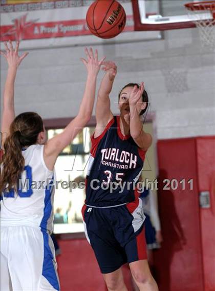 Thumbnail 1 in Brookside Christian vs Turlock Christian (CIF SJS D5 Semifinals) photogallery.