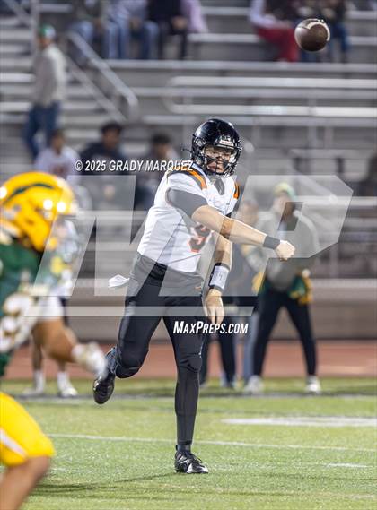 Thumbnail 1 in Edison vs. Huntington Beach (CIF SS Division 3 Round 1) photogallery.
