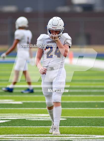 Thumbnail 1 in FR: Community vs Sunnyvale photogallery.