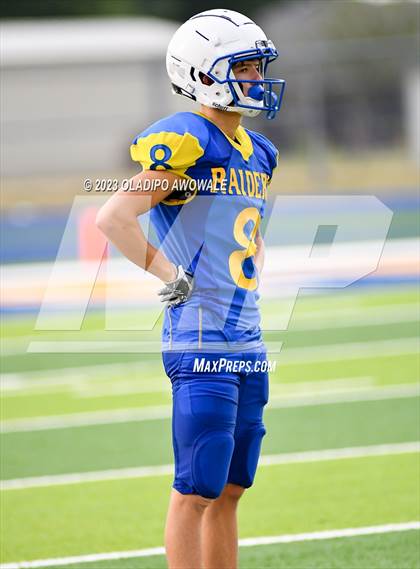 Thumbnail 2 in FR: Community vs Sunnyvale photogallery.