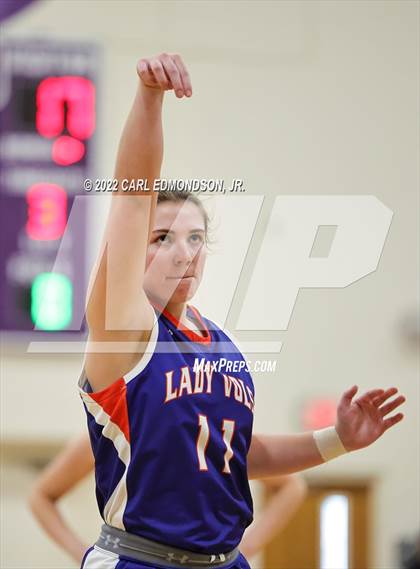 Thumbnail 2 in Rockvale vs. Starkville Academy photogallery.