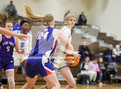 Thumbnail 3 in Rockvale vs. Starkville Academy photogallery.