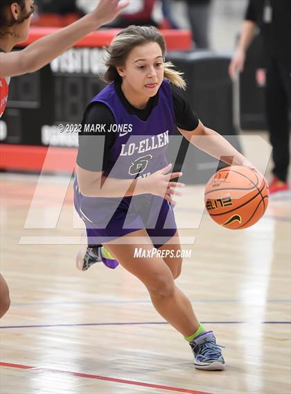 Thumbnail 1 in St. Andrew's (RI) vs. Lo-Ellen (Ont, Canada) - (Nike Tournament of Champions) photogallery.
