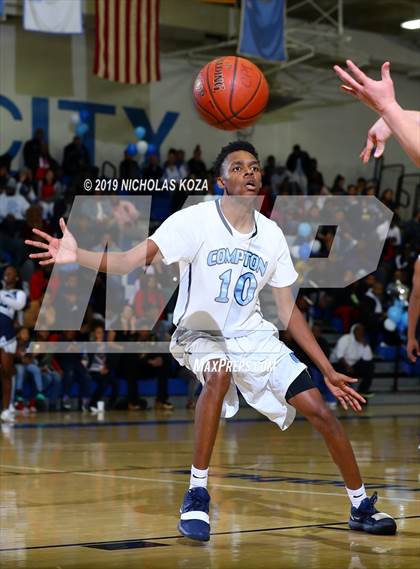 Thumbnail 2 in Lynwood vs. Compton (CIF SS Playoffs) photogallery.