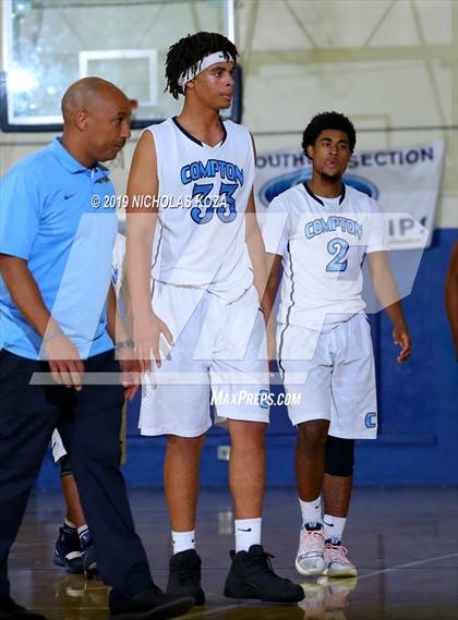 Thumbnail 2 in Lynwood vs. Compton (CIF SS Playoffs) photogallery.