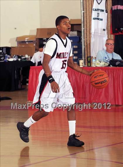 Thumbnail 2 in Moorpark vs. Miller (MaxPreps Holiday Classic) photogallery.