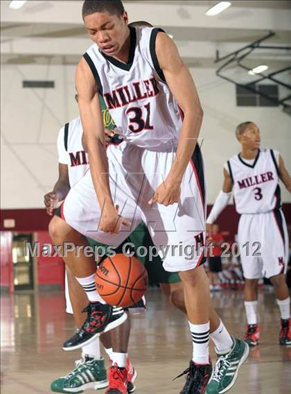 Thumbnail 2 in Moorpark vs. Miller (MaxPreps Holiday Classic) photogallery.