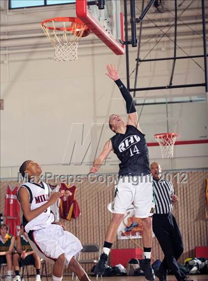 Thumbnail 3 in Moorpark vs. Miller (MaxPreps Holiday Classic) photogallery.
