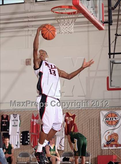Thumbnail 3 in Moorpark vs. Miller (MaxPreps Holiday Classic) photogallery.
