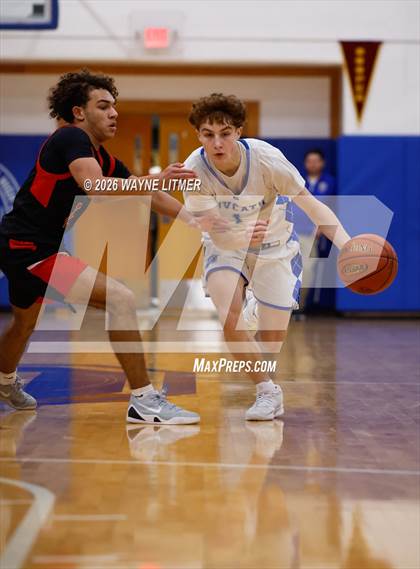 Thumbnail 1 in JV: Holy Cross vs Covington Catholic photogallery.