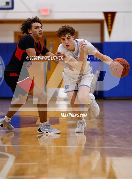 Thumbnail 2 in JV: Holy Cross vs Covington Catholic photogallery.