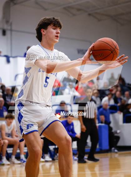 Thumbnail 2 in JV: Holy Cross vs Covington Catholic photogallery.