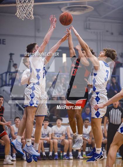 Thumbnail 1 in JV: Holy Cross vs Covington Catholic photogallery.