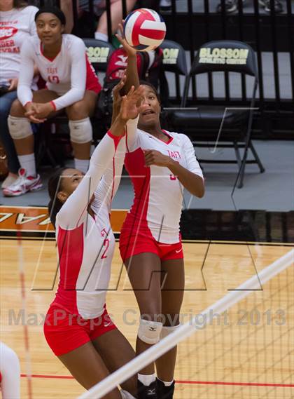 Thumbnail 1 in Madison vs. Taft photogallery.