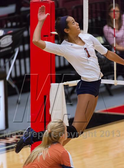 Thumbnail 2 in Madison vs. Taft photogallery.