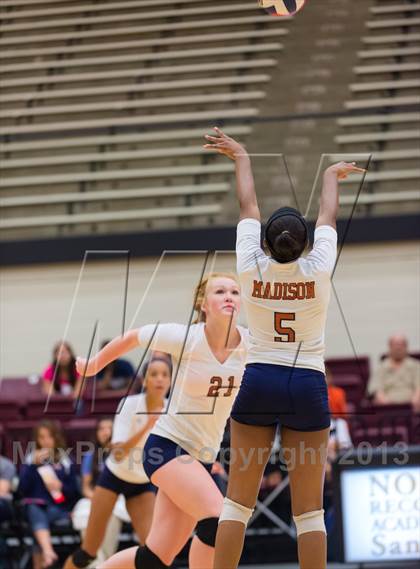 Thumbnail 1 in Madison vs. Taft photogallery.