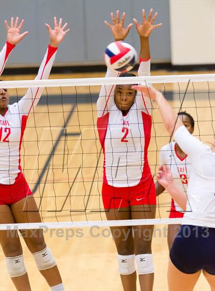 Thumbnail 3 in Madison vs. Taft photogallery.