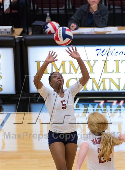 Thumbnail 2 in Madison vs. Taft photogallery.